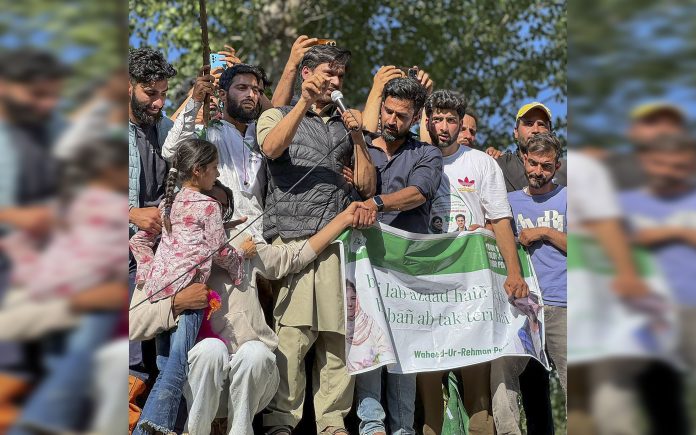 Out Of Terror Shadow, Villagers In Pulwama's Wasoora Participate In PDP Candidate's Poll Rally