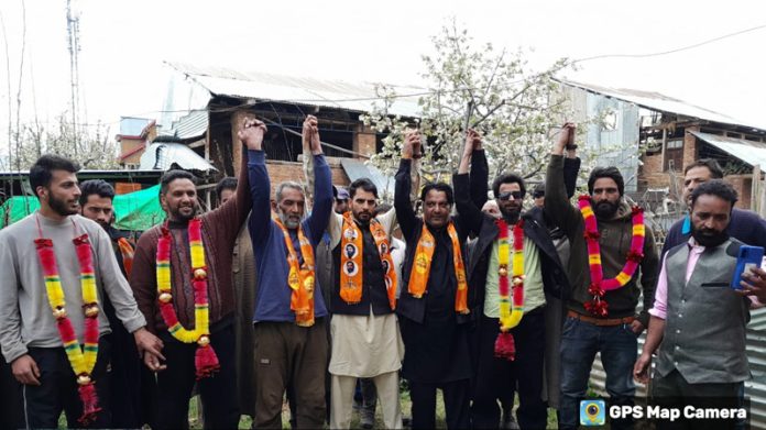 Leaders of Shiv Sena posing with new entrants at a function in Pulwama.