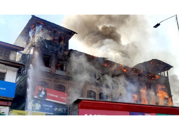 Massive fire in Bohri Kadal area of Srinagar. -Excelsior/Shakeel