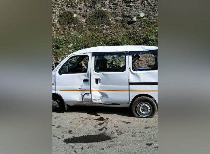J&K | 2 Amarnath Pilgrims Injured As Van Meets With Accident Near Chandanwari
