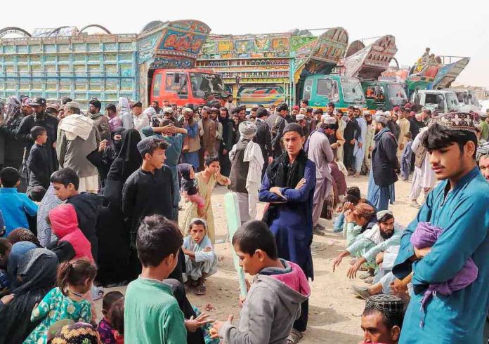 Over 300 Afghan refugee families return home