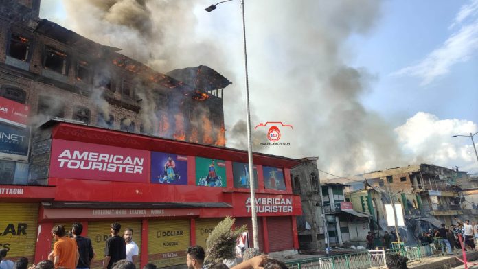 J&K | Masjid Damaged In Massive Fire In Srinagar’s Bohri Kadal