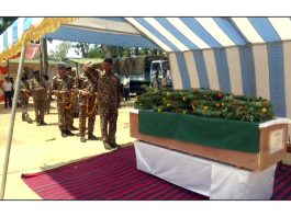 CRPF and Police officers laying wreaths at CRPF Jawan martyred in encounter at Hiranagar on Wednesday.