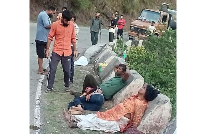 Injured pilgrims sitting on roadside after terror attack at Taryath, Reasi. -Excelsior/Romesh Mengi