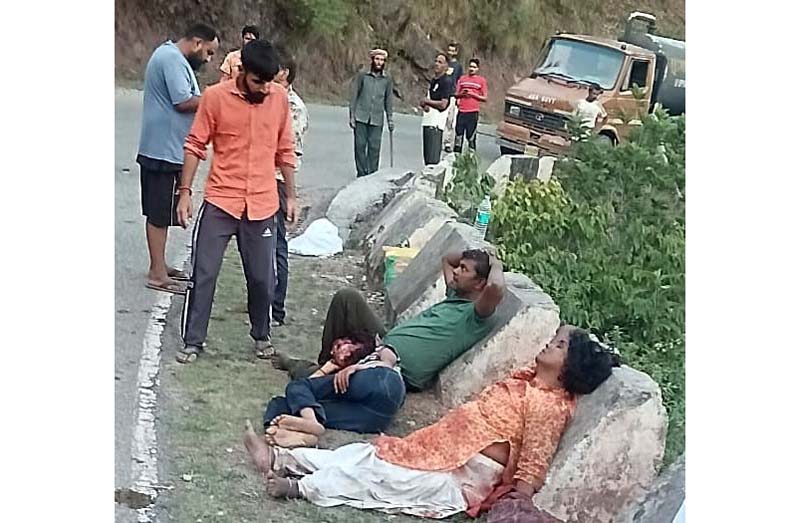 Injured pilgrims sitting on roadside after terror attack at Taryath, Reasi.-Excelsior/Romesh Mengi