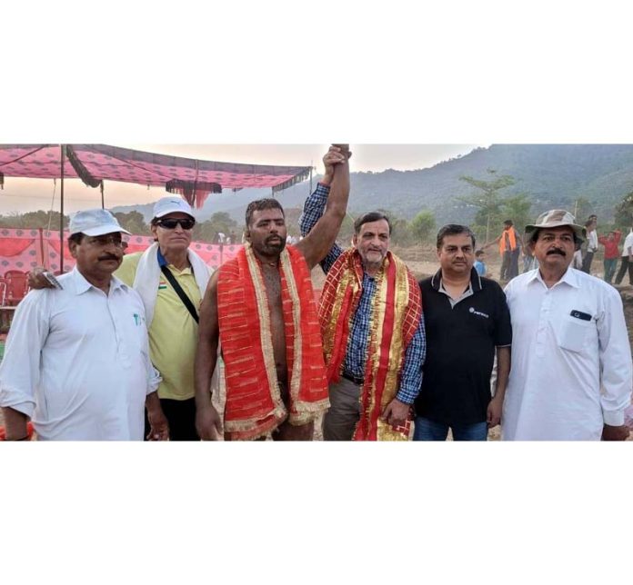 Dignitaries posing along with a winner during a Dangal event at Majalta in Udhampur.