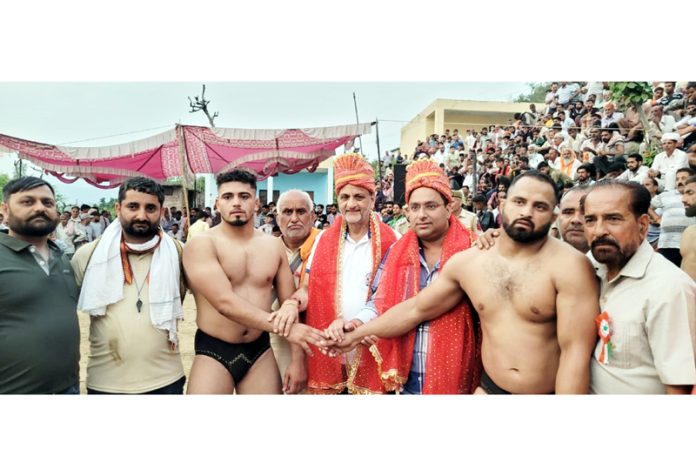 Wrestlers being introduced by dignitaries before the bout at Reasi.