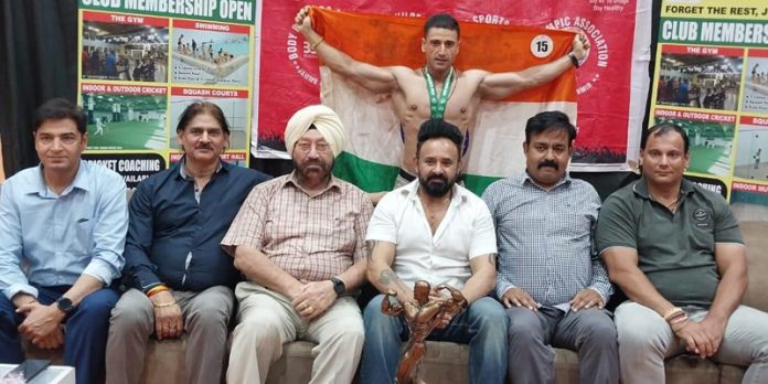 Bodybuilder Vimaljit posing along with a team of Body Building Association.
