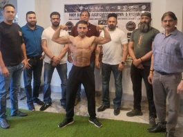 J&K bodybuilder Vimaljit posing along with team of Bodybuilders Association.
