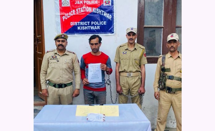 Police presents a narco-peddler in Kishtwar on Saturday. -Excelsior/Tilak Raj