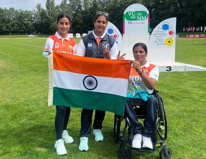 Sheetal Devi posing along with the team during Para Archery Ranking series in Czech Republic.