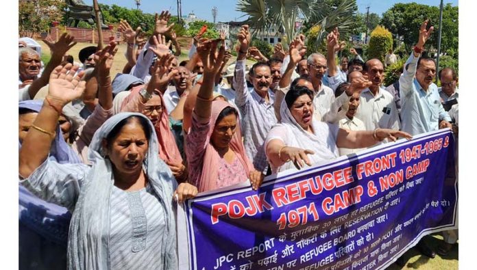PoJK DPs staging protest demonstration at Maharaja Hari Singh Park in Jammu on Thursday. -Excelsior/Rakesh
