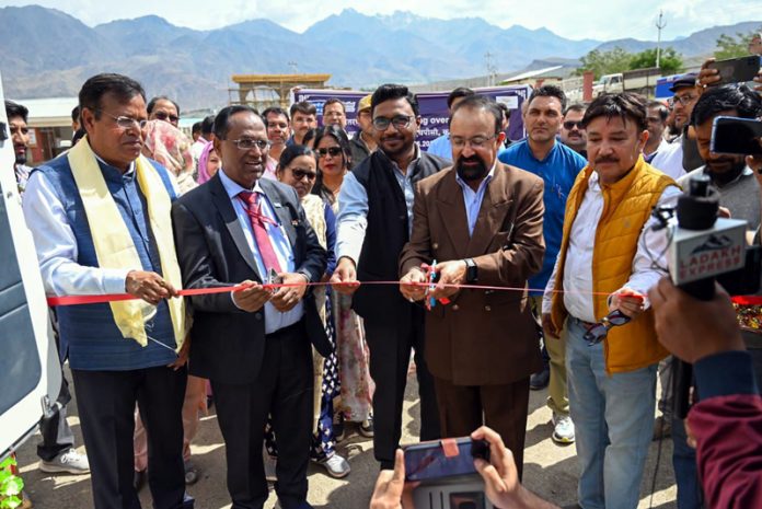 CEC Kargil Dr Mohammad Jaffer Akhoon inaugurating the MMU for CHC Sankoo on Tuesday.
