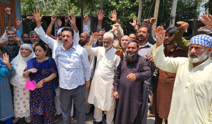 Muslim migrants holding a protest demonstration in front of Relief Organization at Jammu on Tuesday. —Excelsior/ Rakesh