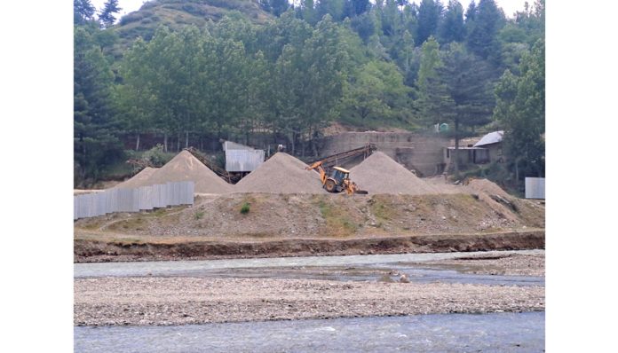 Extraction going on from nallah Mawar at the spots where crushers are located in Shanoo area of Langate. —Excelsior/Aabid Nabi.