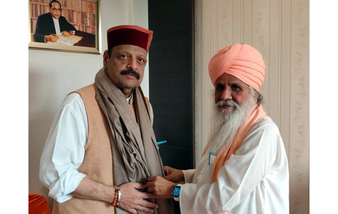 Sr BJP leader Devender Singh Rana meeting with Swami Gurdeep Giri Ji Maharaj.