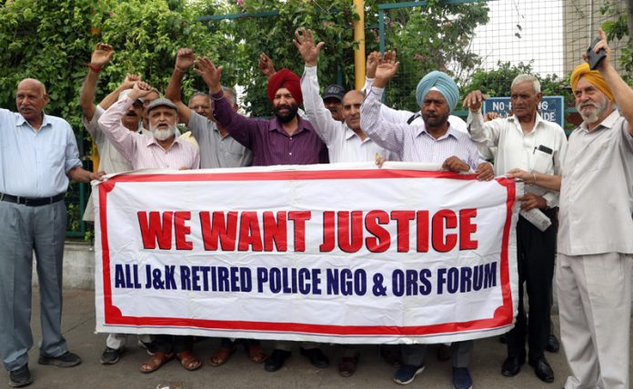 Non-Gazetted Police Pensioners raising slogans during a protest in Jammu on Wednesday. -Excelsior/Rakesh