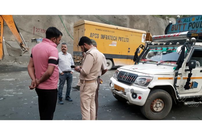 ARTO Doda Rajesh Gupta and staff e-challaning vehicles on the highway.