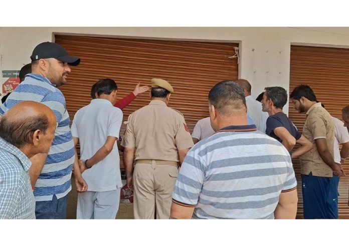 A police team quizzing eyewitnesses after thefts in Rajouri, on Sunday.