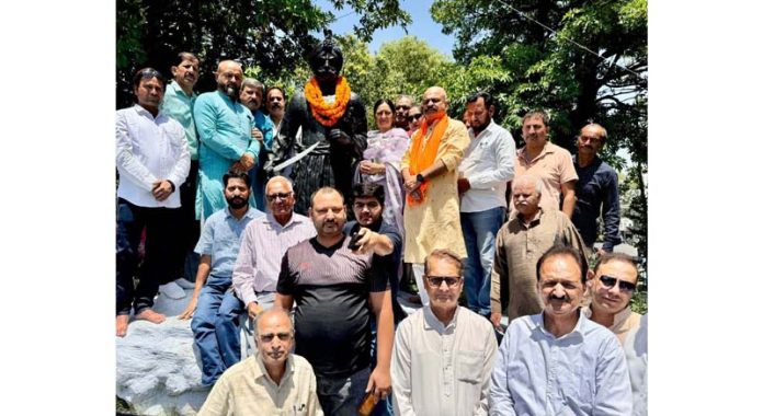 BJP vice president, Yudhvir Sethi along with BJP activists and representatives of various other organisations paying tribute to Mian Dedo at Jammu on Monday.