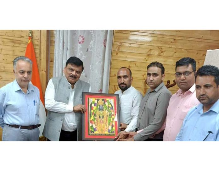A JKTA delegation presenting a souvenir to Alok Kumar, Administrative Secretary SED, in Jammu on Monday.