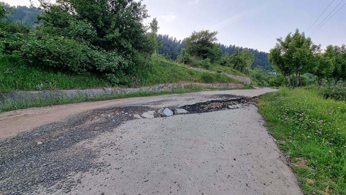 A view of dilapidated Hajibal-Baramulla road in north Kashmir's Baramulla District. -Excelsior/Aabid Nabi