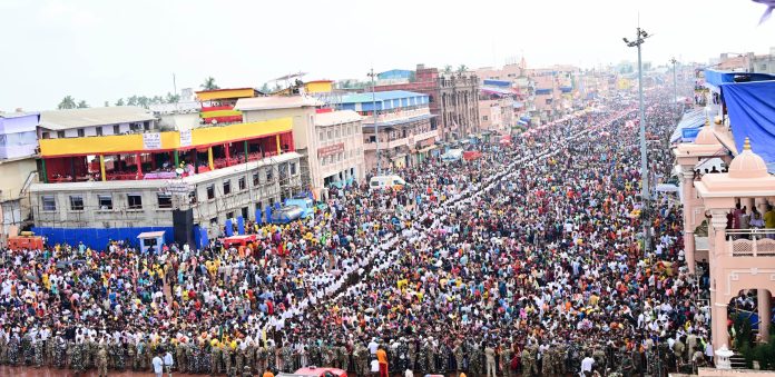 One dies, 5 injured in stampede at Puri Rath Yatra; Over 300 suffer suffocation