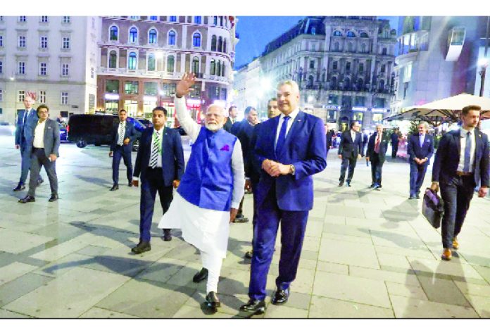 Prime Minister Narendra Modi with Austrian Chancellor Karl Nehammer in Vienna on Tuesday. (UNI)