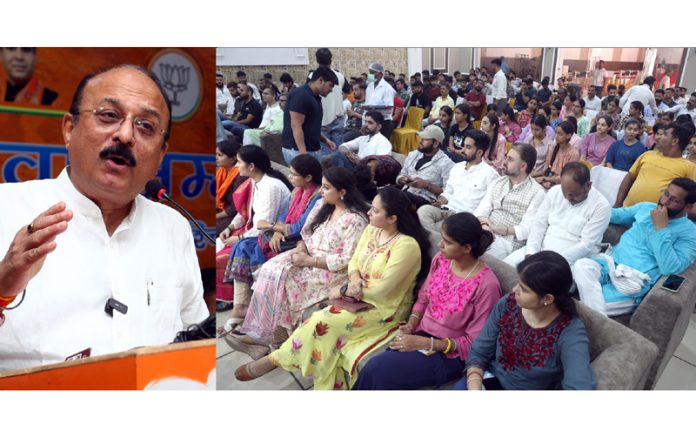 BJP Co incharge J&K Ashish Sood addressing BJYM Sammelan at Shakti Nagar on Wednesday. -Excelsior/ Rakesh