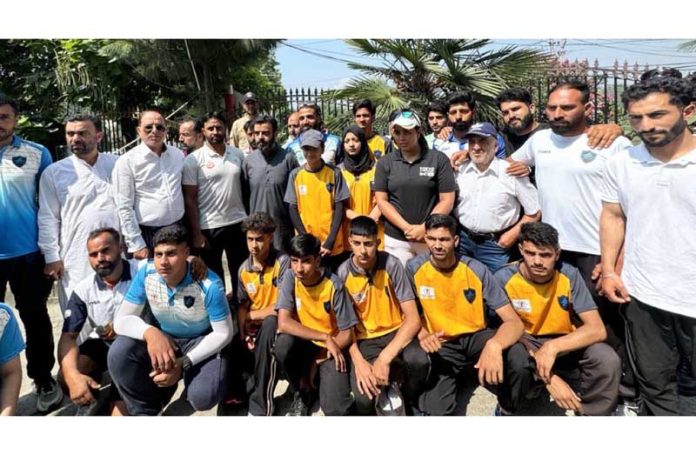 State Rowing team posing along with dignitaries before leaving for national championship at Srinagar. —Excelsior/Shakeel