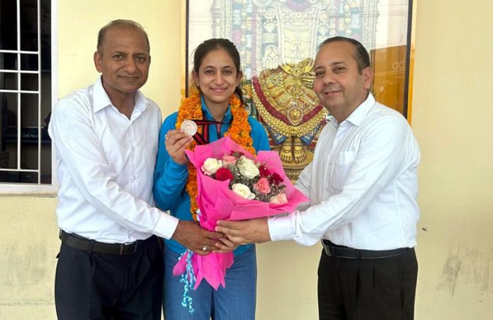 Deputy Director Youth Services and Sports (Central), Jitender Mishra presenting a bouquet to fencer Chhavi at Jammu.