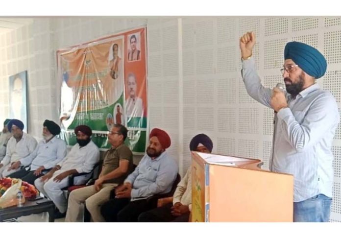 BJP leader Ranjodh Singh Nalwa addressing Sikh community members at Vijaypur on Friday.