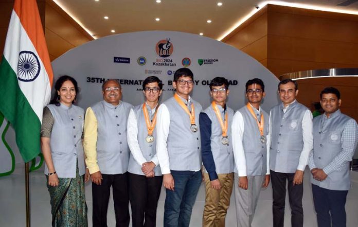 Indian students posing along with mentors during 35th International Biology Olympiad at Kazakhstan.