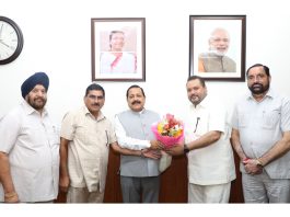 A delegation of West Pakistan Refugees led by Labha Ram Gandhi calling on Union Minister Dr Jitendra Singh at New Delhi on Thursday. 
