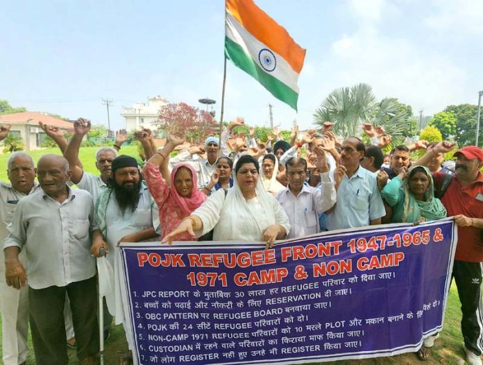 PoJK DPs staging protest demonstration at Maharaja Hari Singh Park in Jammu on Wednesday. -Excelsior/Rakesh