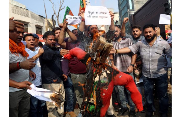 BJYM activists torching the effigy of Leader of Opposition, Rahul Gandhi in front of Congress Office at Shaheedi Chowk Jammu on Tuesday. — Excelsior/Rakesh