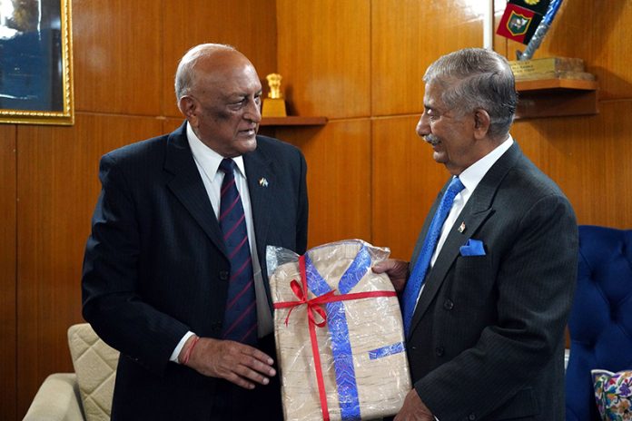 Wing Commander MM Joshi with LG Ladakh Brig (Dr) BD Mishra (Retired) in Leh.