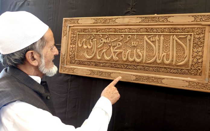 Master wood carving artisan Ghulam Nabi Zargar showcasing his work at Kashmir Arts Emporium as a part of Handicraft Department's 'Know Your Artisan' initiative. -Excelsior/Shakeel