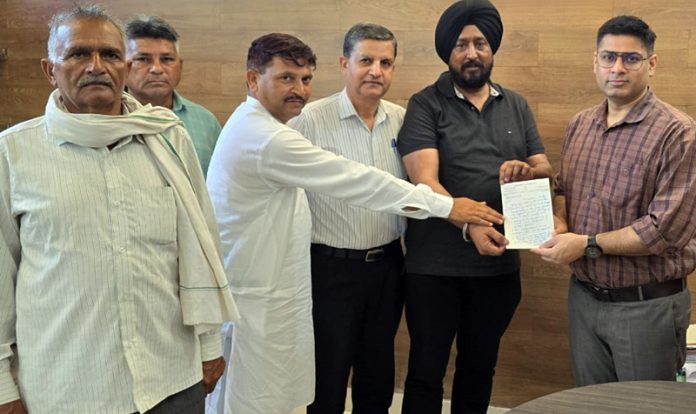 JKPCC leader Taranjit Singh Tony presenting a memorandum to MD JPDCL Vikas Kundal.