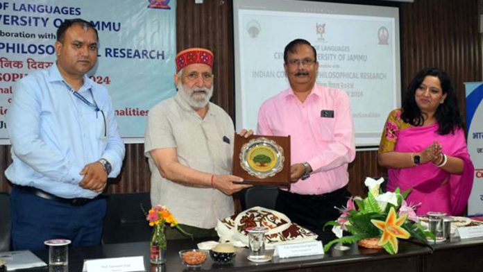 CUJ VC presenting a memento to former VC of Himachal University during celebration of Indian Philosophers Day.