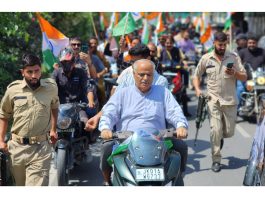 Ashok Koul leading a Tiranga Rally in Srinagar on Monday.