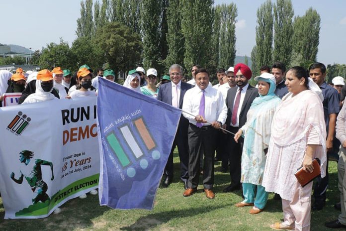 Chief Election Commissioner of India -Kashmiri Youth pledge greater electoral participation to foster democracy