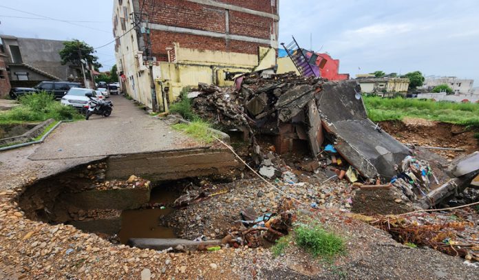 A house collapsed due to flood in Nallah at Bathindi in Jammu. Another pic on page 4. -Excelsior/Rakesh