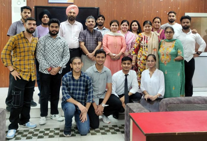 Winners of quiz competition posing with Principal and staff of SPMR College.