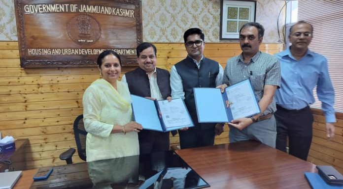 Officials of SDA and NBCC (I) Ltd exchanging the copies of MoU.