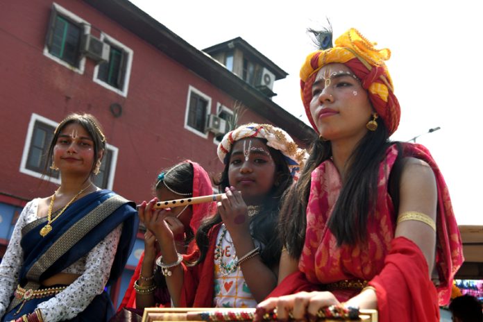 Shobha Yatra taken out in Srinagar on Janmashtami