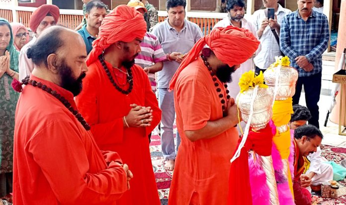Mahant Deependra Giri Ji along with Sadhus and devotees paying obeisance at Sharika Bhawani temple Srinagar on Monday. — Excelsior /Shakeel