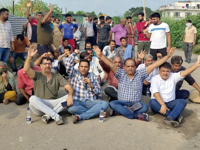 Traders staging ‘dharna’ in warehouse area of Nehru Market, Jammu.