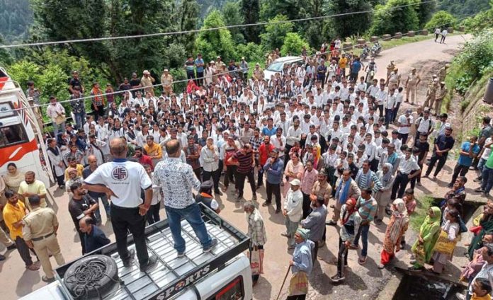 Villagers protesting for Government Degree College at Moungri.