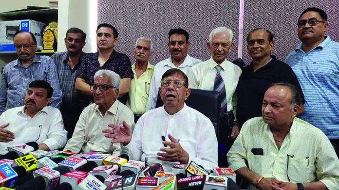 JCMS president Romesh Chander Gupta and other office bearers during a press conference at Mahajan Sabha, Shalamar Road, Jammu. -Excelsior/Rakesh